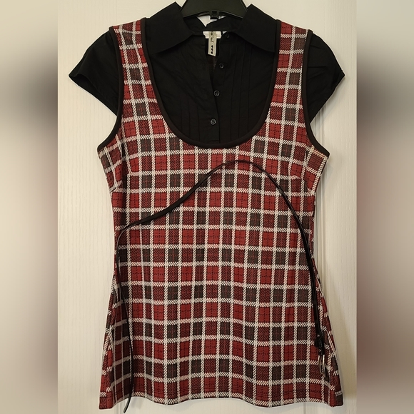Tops - Cute checkered cap sleeves top with belt